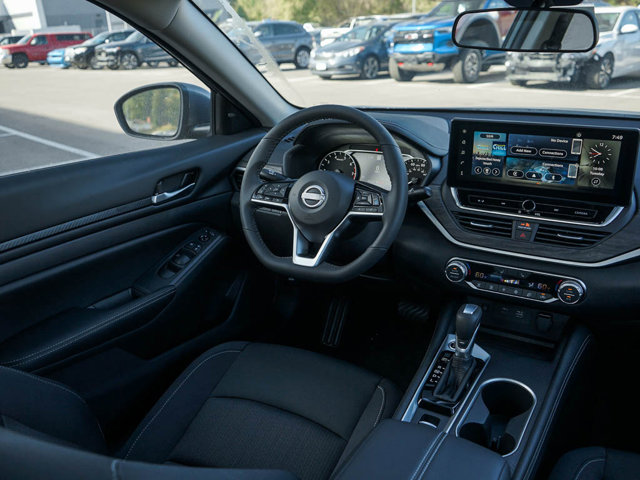 2025 Nissan Altima SV Image 10 of 24