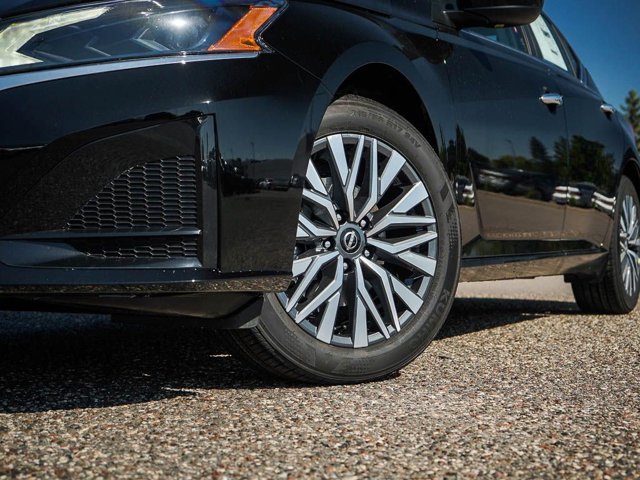 2025 Nissan Altima SV Image 4 of 24