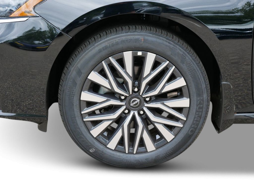 2025 Nissan Altima SV Image 10 of 28