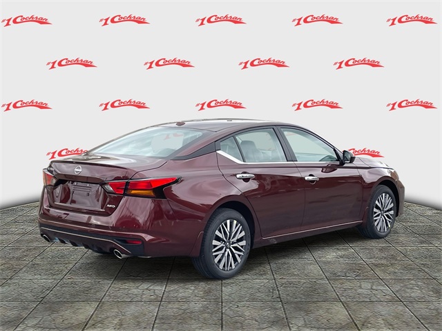 2025 Nissan Altima SV Image 5 of 32