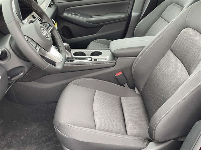 2025 Nissan Altima SV Image 26 of 32