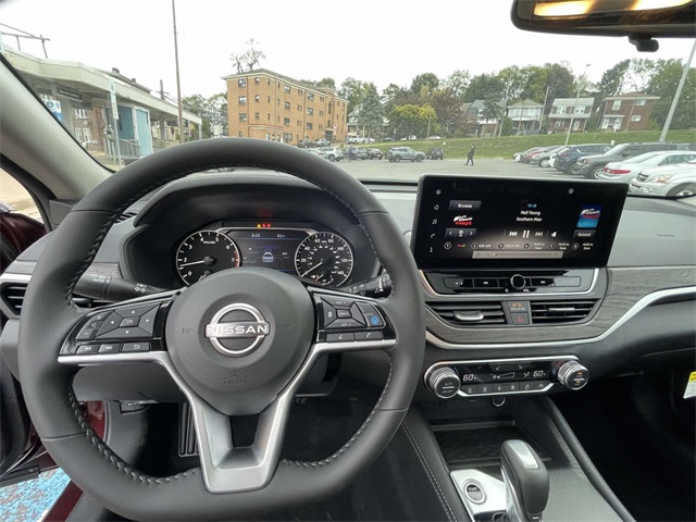 2025 Nissan Altima SV Image 14 of 32