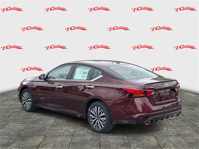 2025 Nissan Altima SV Image 7 of 32