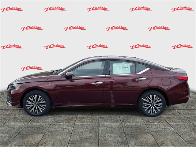 2025 Nissan Altima SV Image 8 of 32