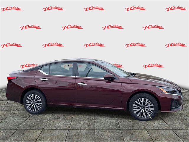 2025 Nissan Altima SV Image 4 of 32