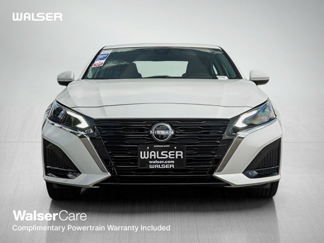 2025 Nissan Altima SV Image 2 of 24