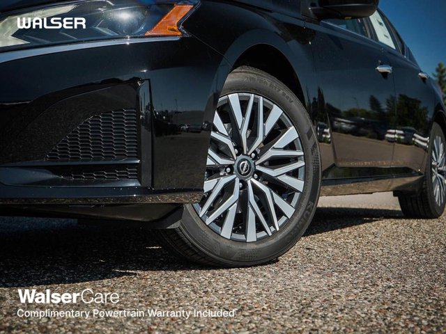 2025 Nissan Altima SV Image 4 of 25