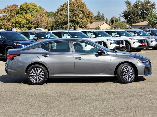2025 Nissan Altima SV Image 6 of 16