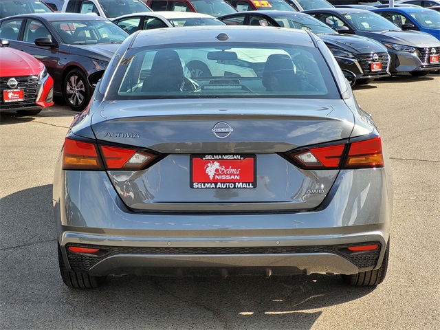 2025 Nissan Altima SV Image 8 of 16