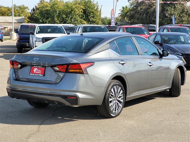 2025 Nissan Altima SV Image 7 of 16