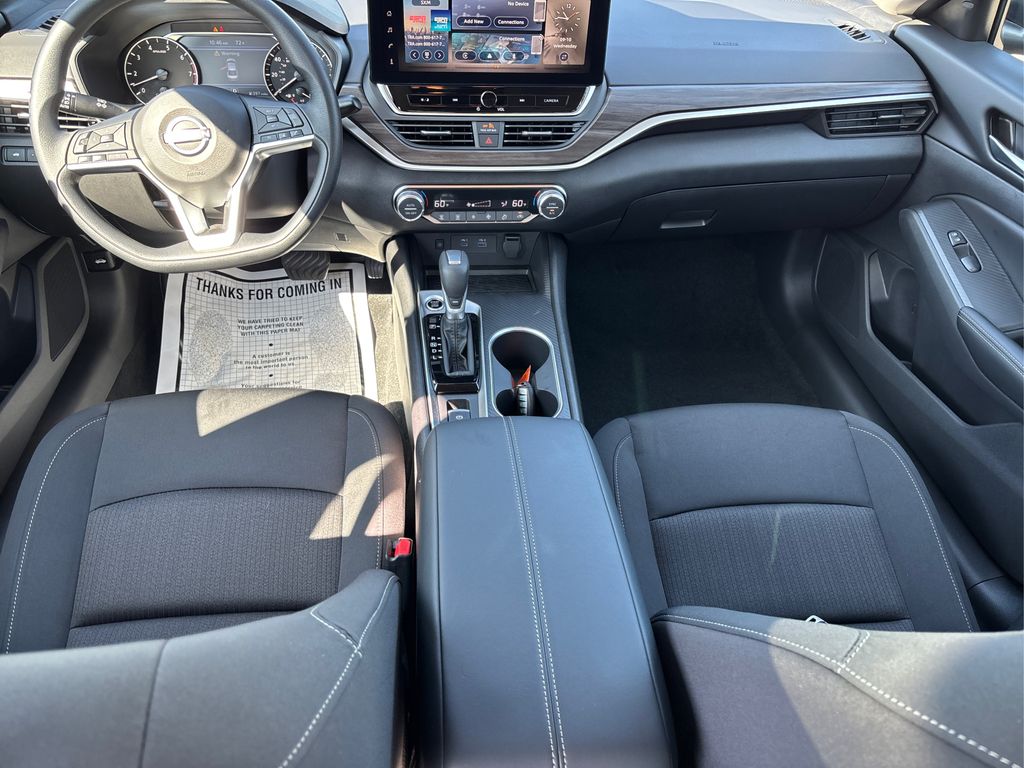 2025 Nissan Altima SV Image 16 of 37