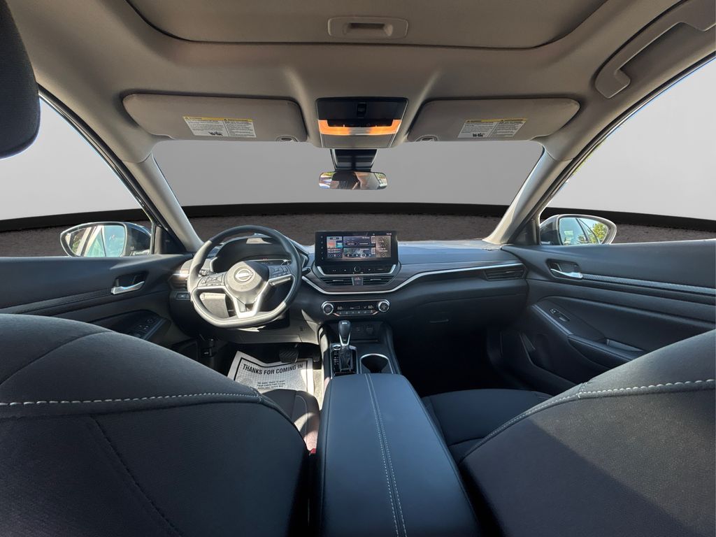 2025 Nissan Altima SV Image 13 of 37