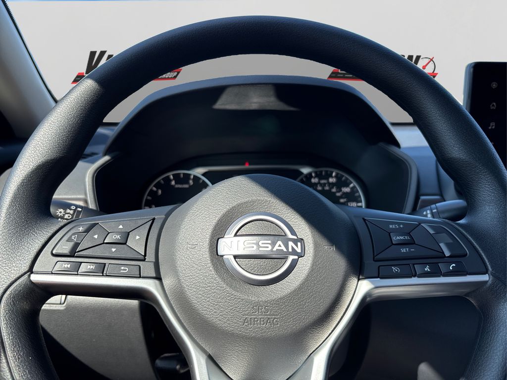 2025 Nissan Altima SV Image 17 of 37