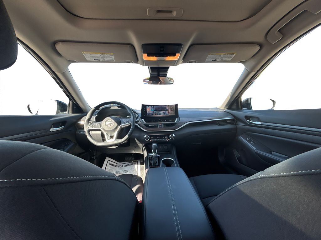 2025 Nissan Altima SV Image 14 of 37