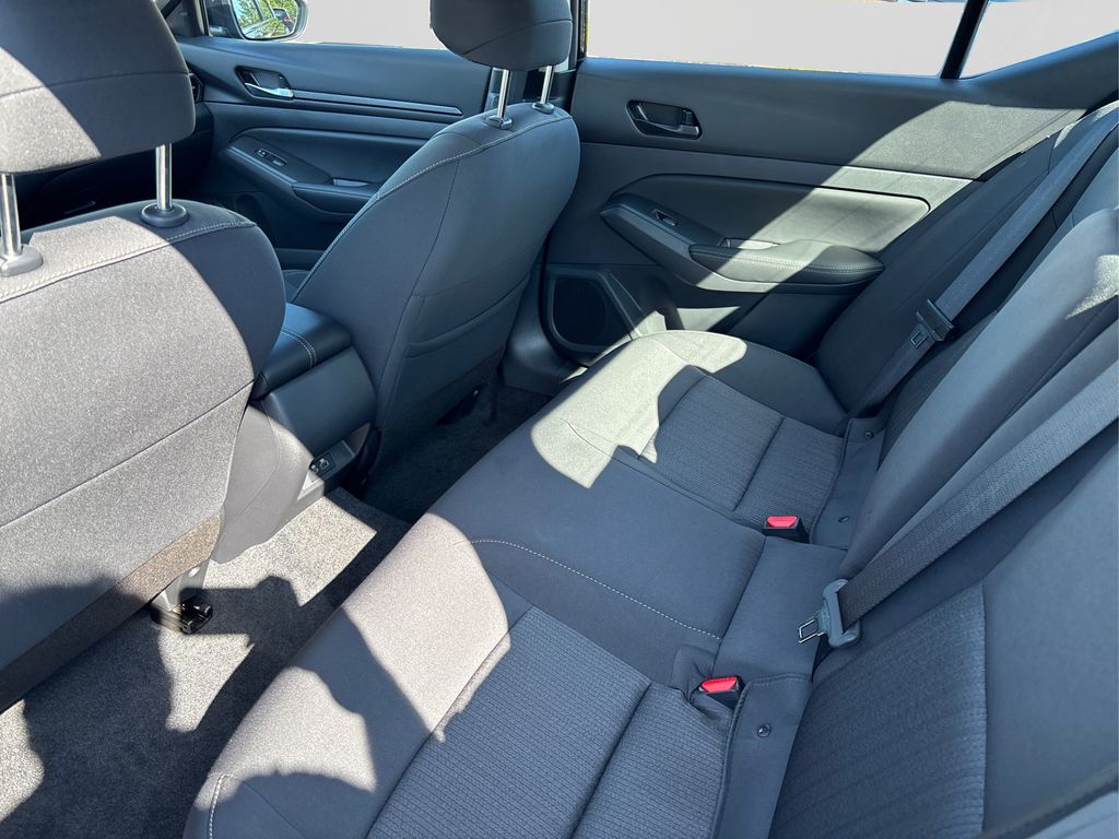 2025 Nissan Altima SV Image 11 of 37