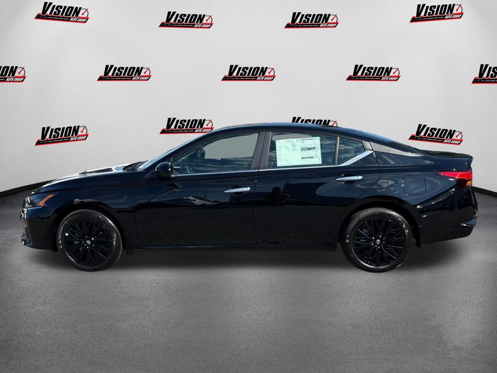 2025 Nissan Altima SV Image 8 of 37