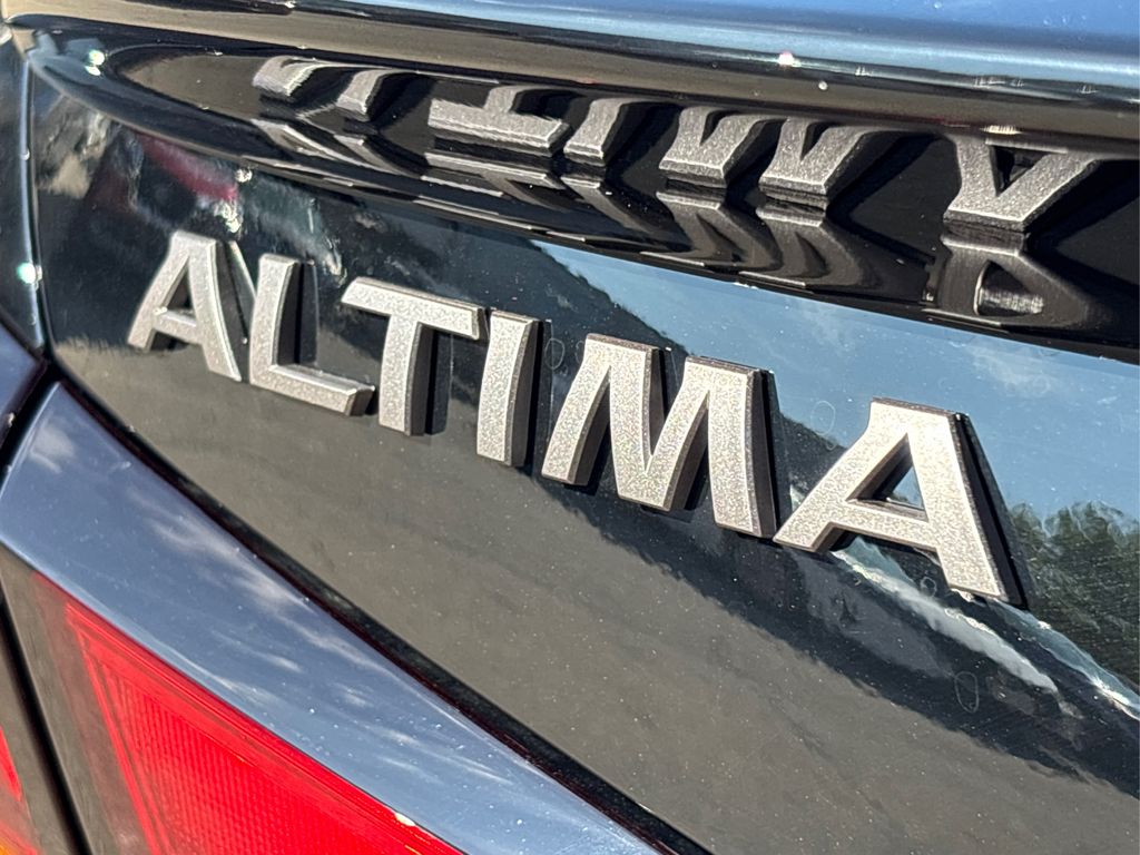 2025 Nissan Altima SV Image 30 of 37