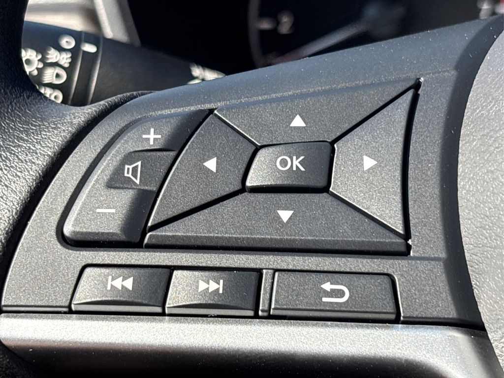 2025 Nissan Altima SV Image 31 of 37