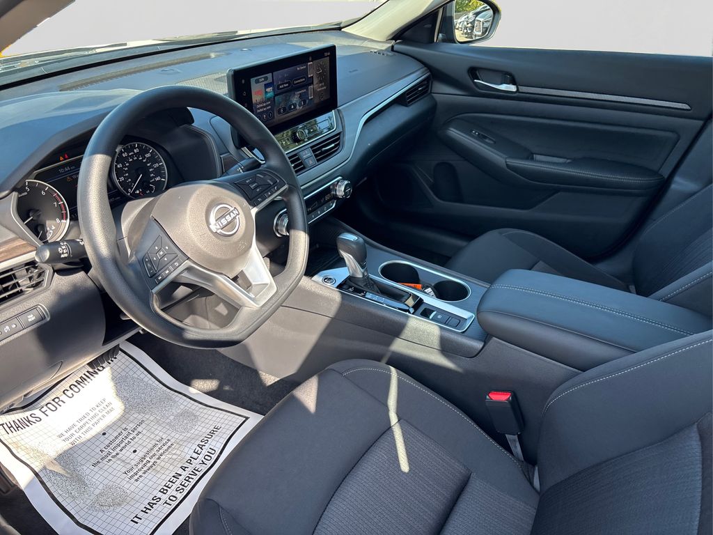 2025 Nissan Altima SV Image 15 of 37