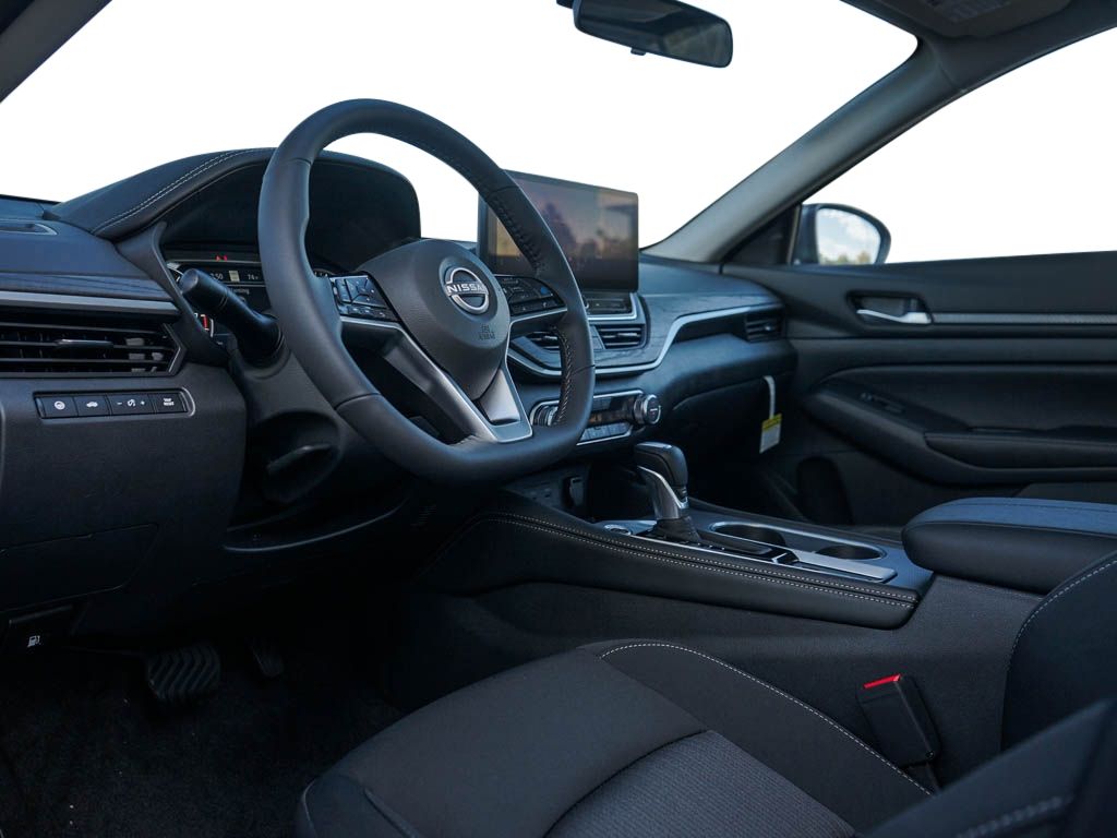 2025 Nissan Altima SV Image 16 of 29