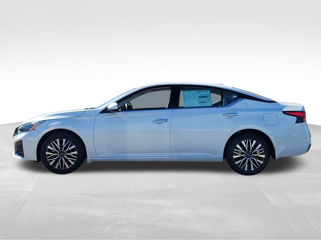 2025 Nissan Altima SV Image 9 of 29