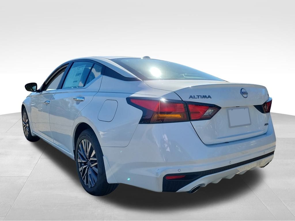 2025 Nissan Altima SV Image 8 of 29
