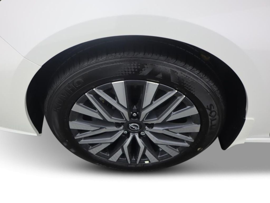 2025 Nissan Altima SV Image 10 of 29