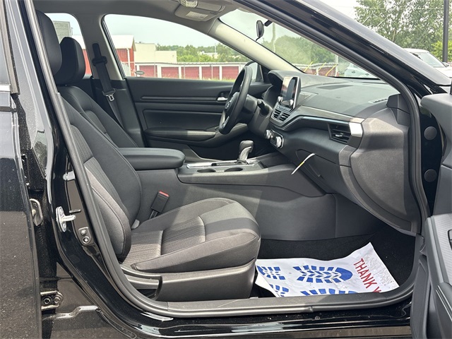 Vehicle image 25 of 37