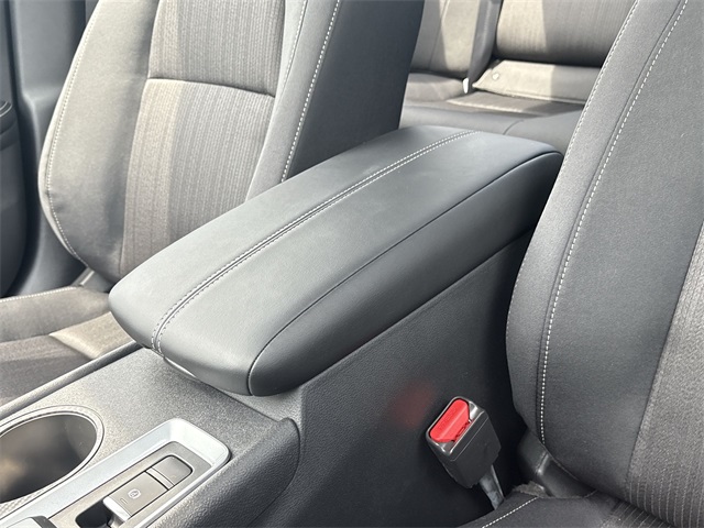 Vehicle image 21 of 37