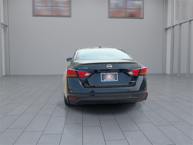 Vehicle image 7 of 37