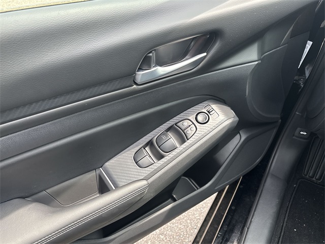 Vehicle image 14 of 37