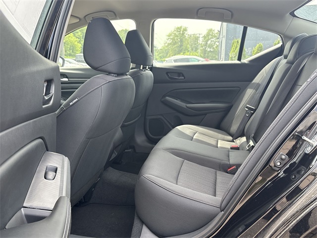 Vehicle image 23 of 37
