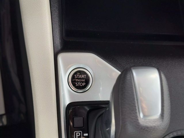 Vehicle image 28 of 49
