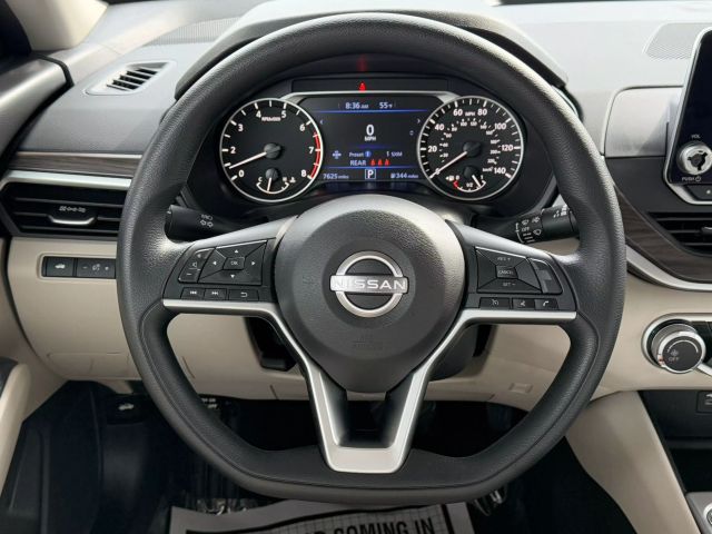 Vehicle image 31 of 49