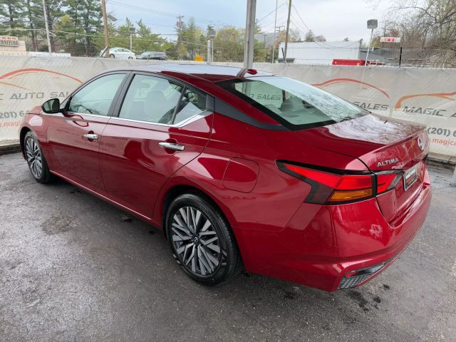 Vehicle image 11 of 49