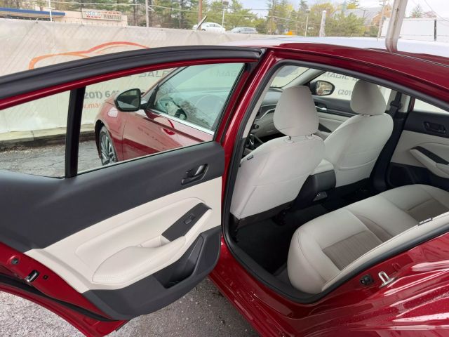 Vehicle image 17 of 49