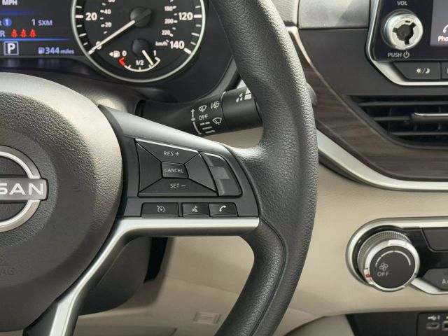 Vehicle image 33 of 49