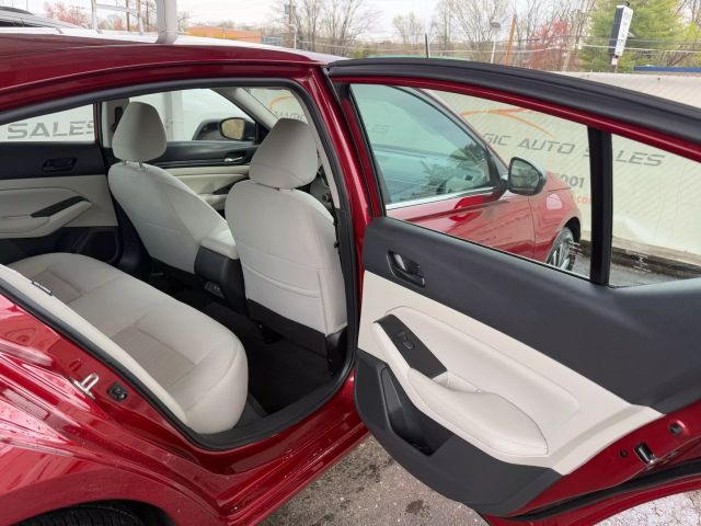 Vehicle image 21 of 49