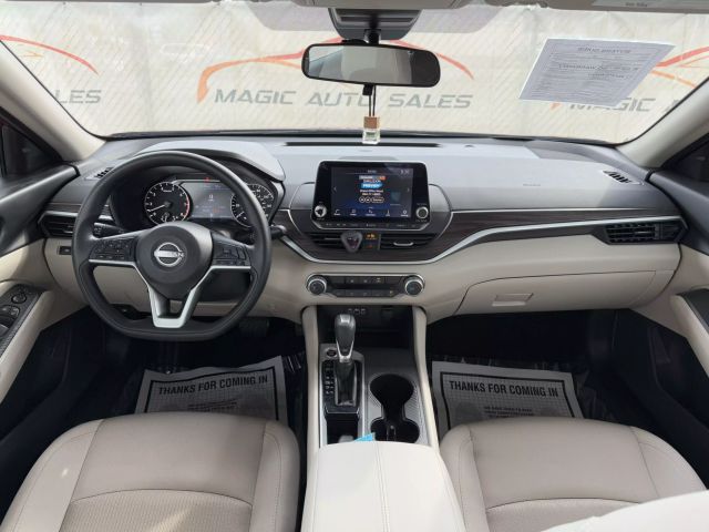 Vehicle image 27 of 49