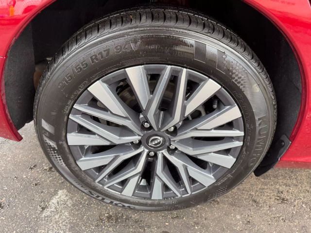 Vehicle image 46 of 49