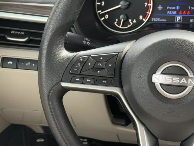 Vehicle image 32 of 49