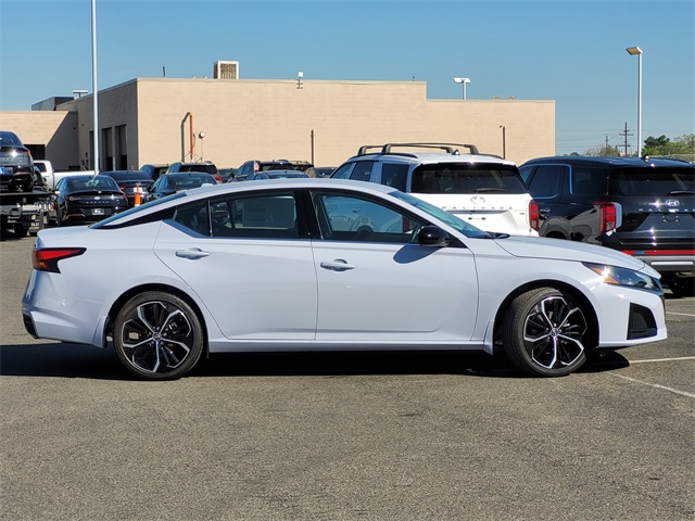 2025 Nissan Altima SR Image 3 of 16