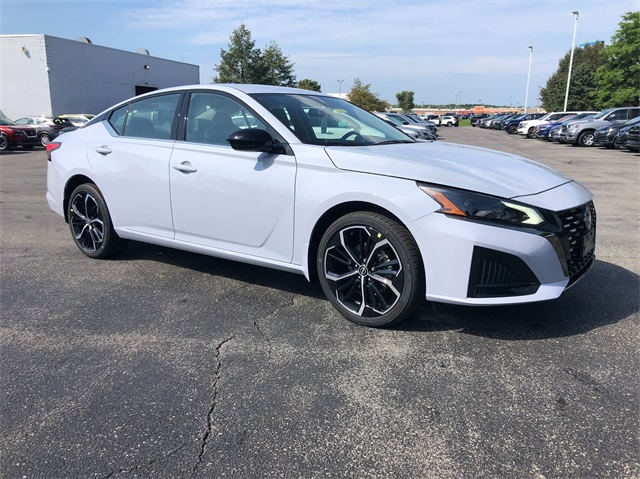 Vehicle image 3 of 19