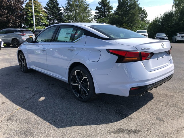Vehicle image 7 of 19