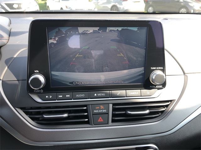 Vehicle image 15 of 19