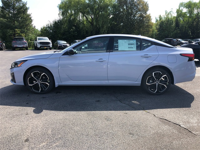 Vehicle image 8 of 19