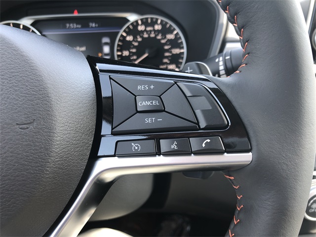 Vehicle image 14 of 19