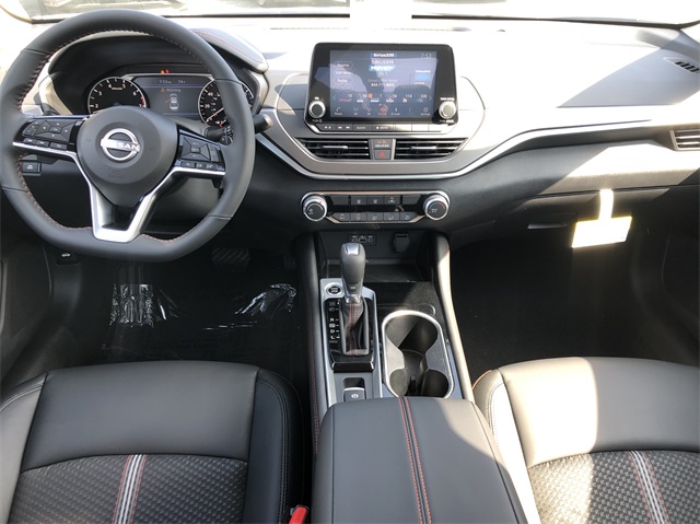 Vehicle image 10 of 19