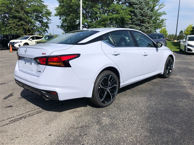 Vehicle image 5 of 19