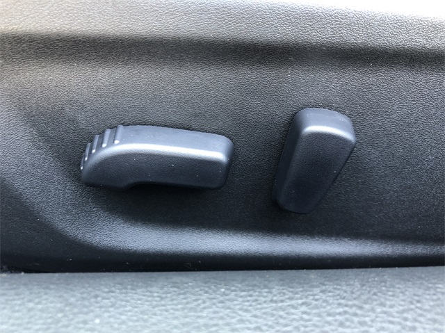 Vehicle image 12 of 19